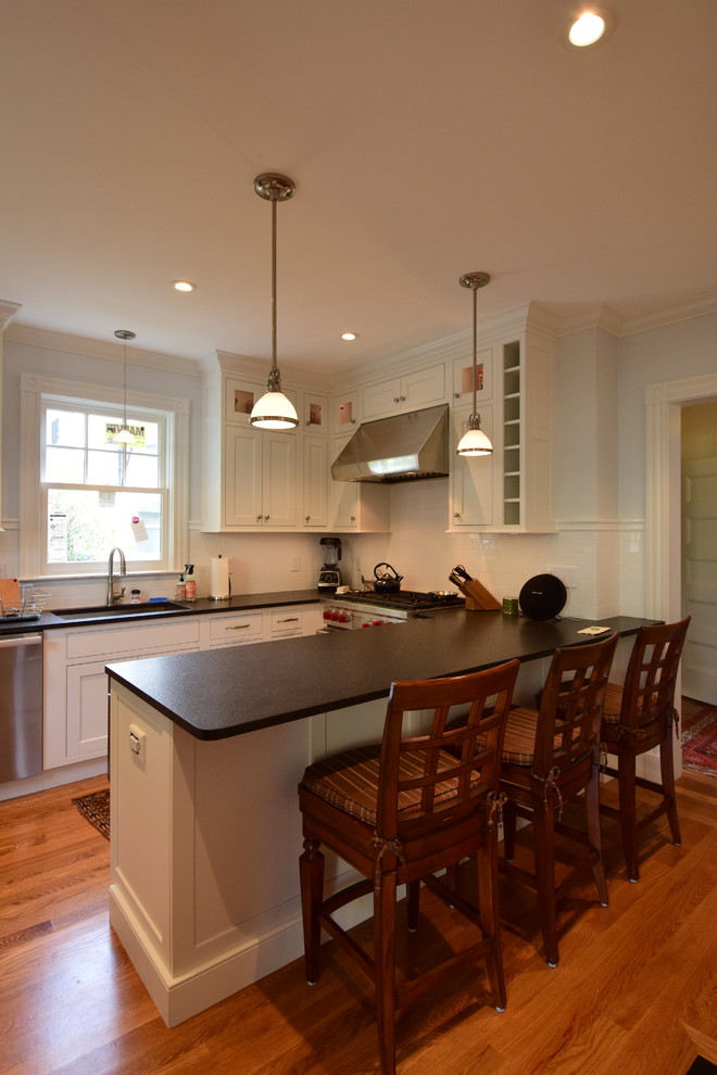 Elegant home design photo in Boston
