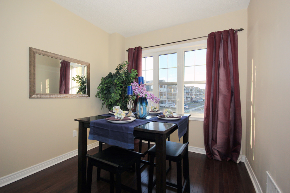 Example of a transitional home design design in Toronto