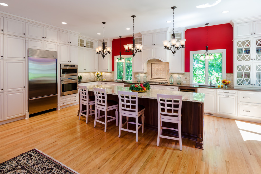 Kitchen - transitional kitchen idea in Richmond