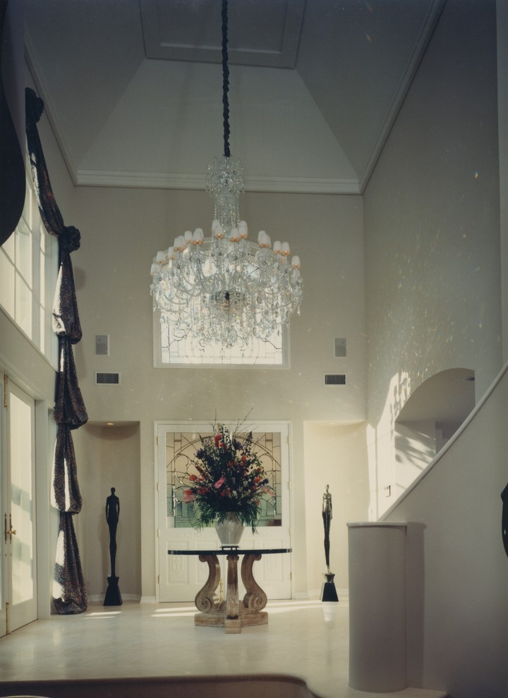 Inspiration for a traditional entryway in Los Angeles.