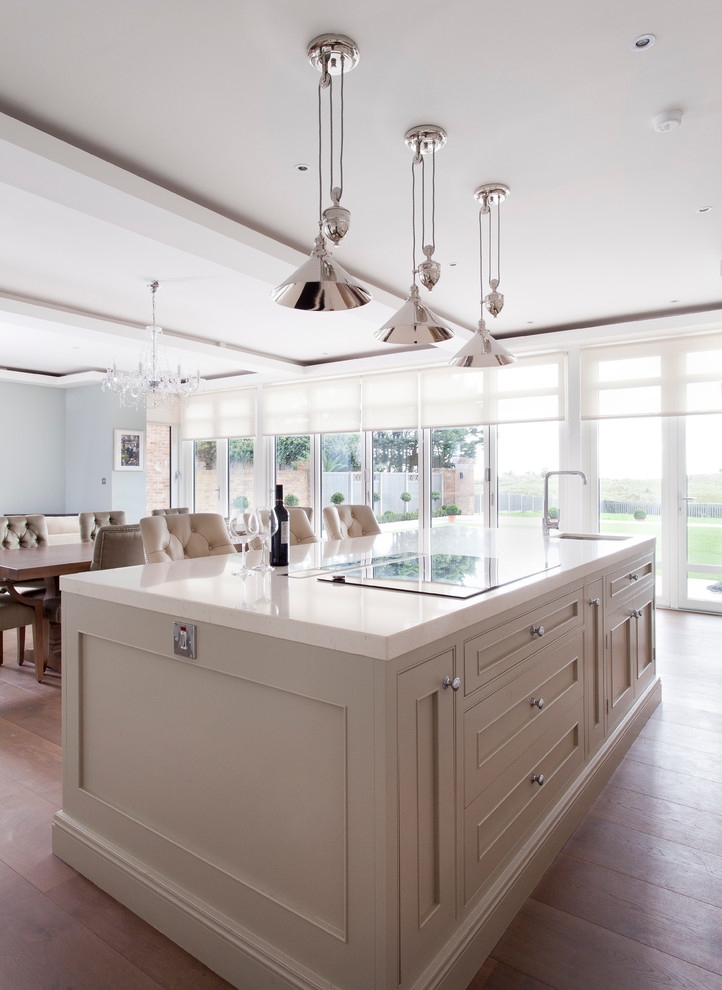 Design ideas for a traditional kitchen in Dublin.