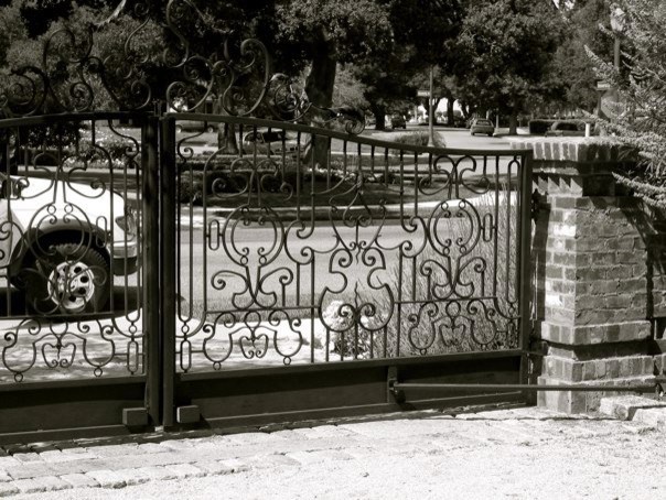 Example of a mountain style entryway design in Austin