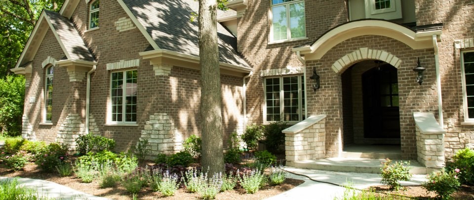 Example of a mid-sized transitional multicolored two-story mixed siding gable roof design in Chicago with a shingle roof