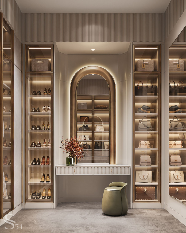 Женская мастер-гардеробная в светлых тонах