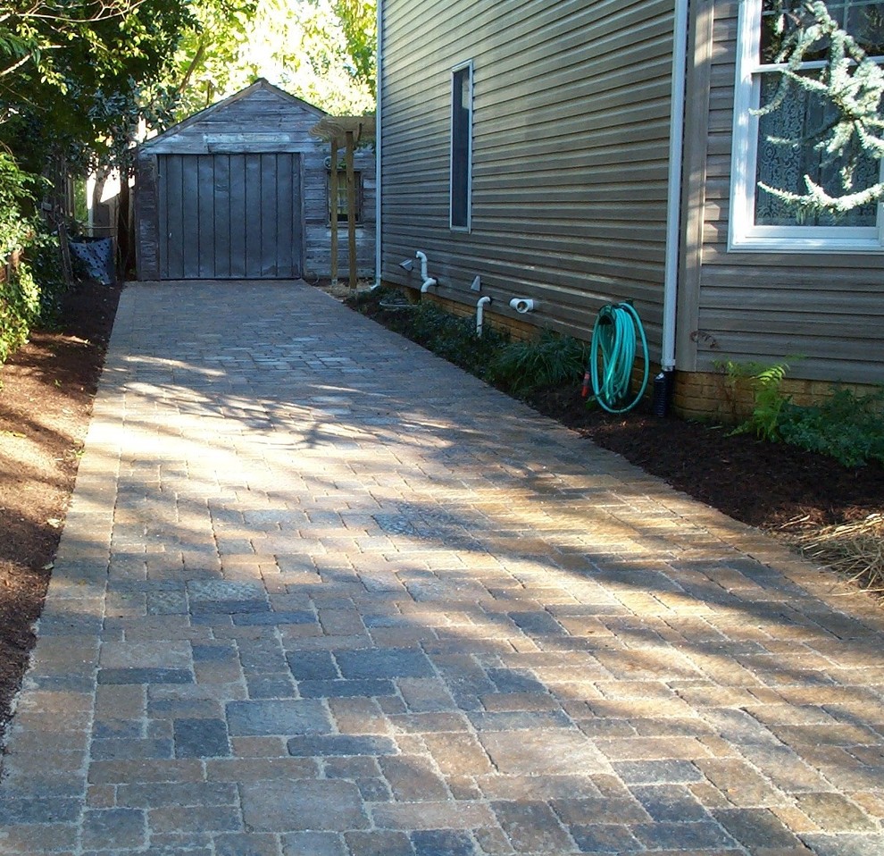Photo of a traditional side yard patio in DC Metro with concrete pavers.