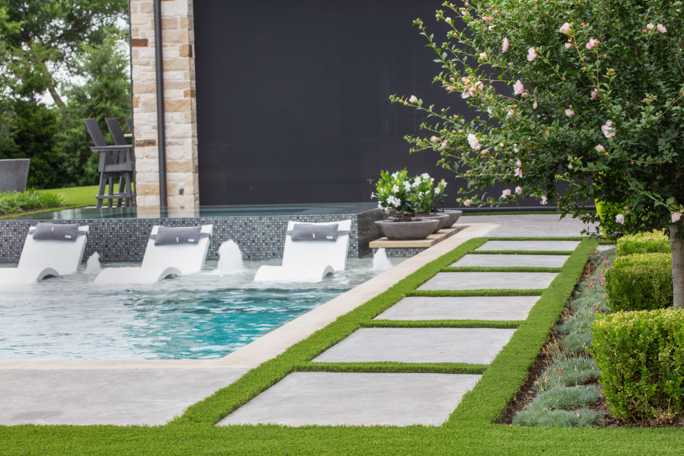Inspiration for an expansive contemporary backyard garden in Dallas.