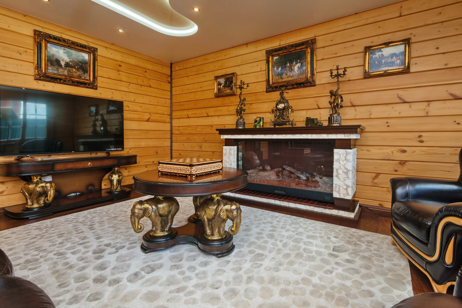 Гостинная дома из клееного бруса по индивидуальному проекту