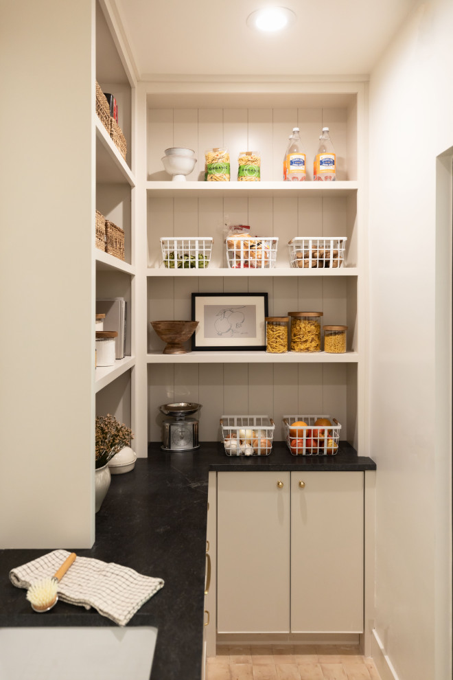 Transitional home design photo in Phoenix