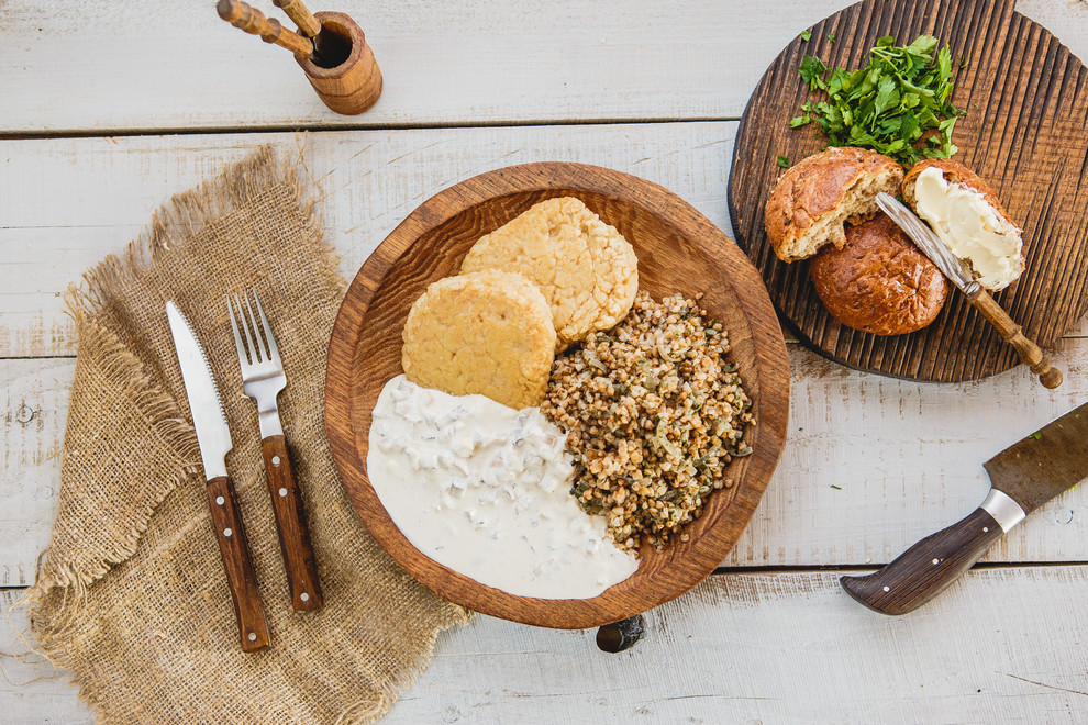 Тарелки и блюда из дуба