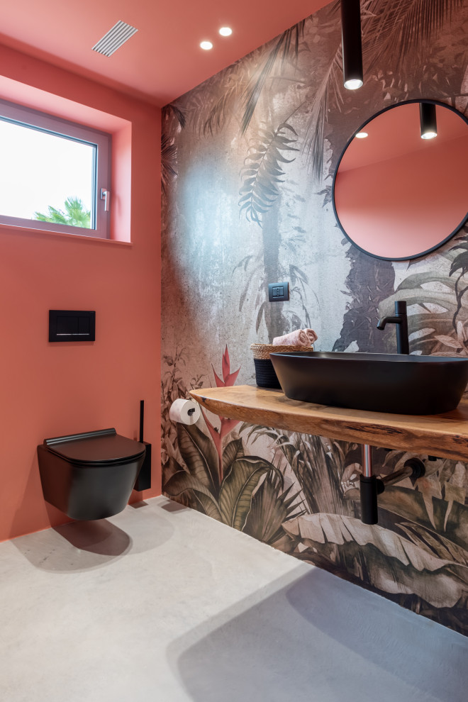 This is an example of a contemporary cloakroom in Venice.