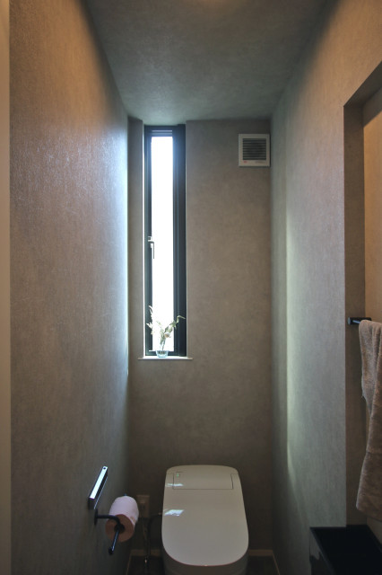 シックなトイレ moderno-bagno-di-servizio
