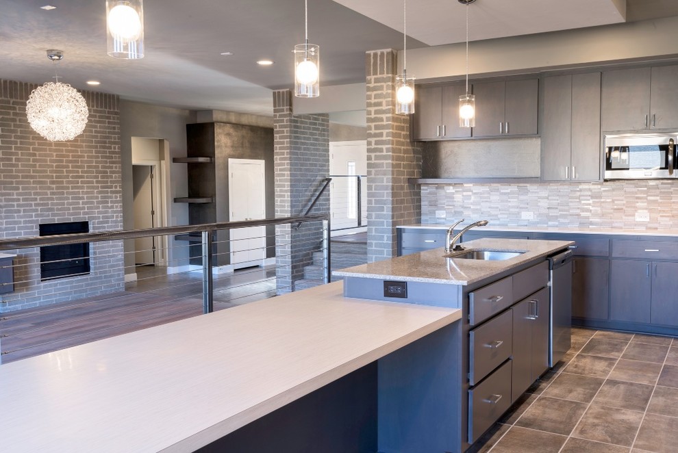 This is an example of a modern kitchen in Oklahoma City.