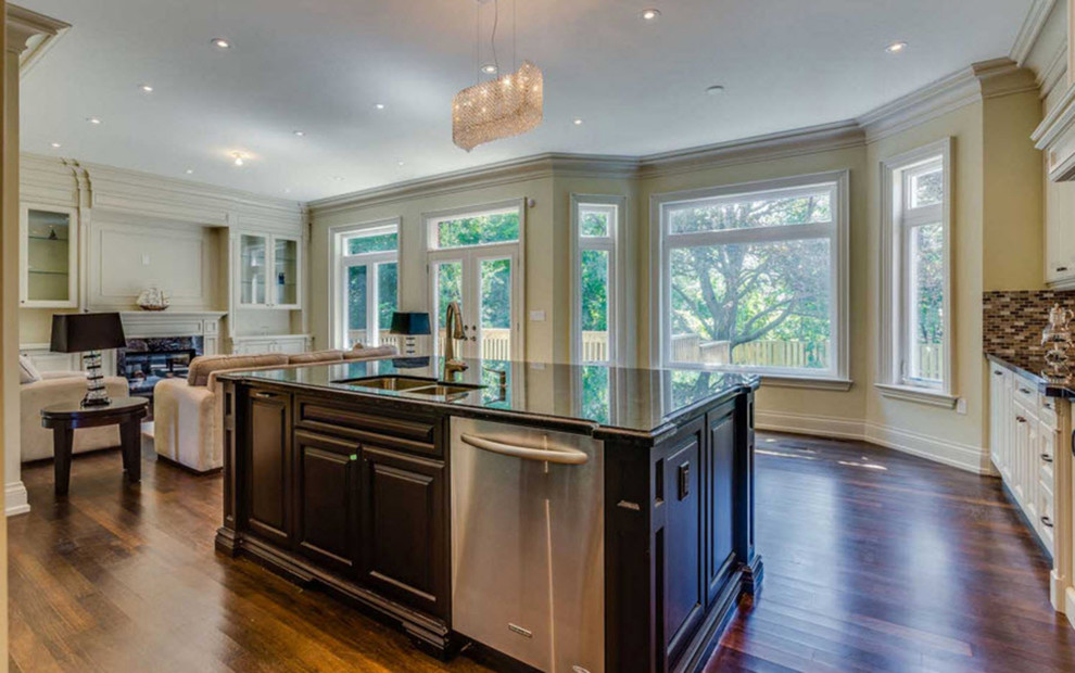Example of a transitional kitchen design in Toronto
