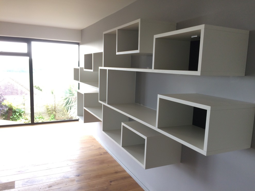 Home design - modern home design idea in Sussex