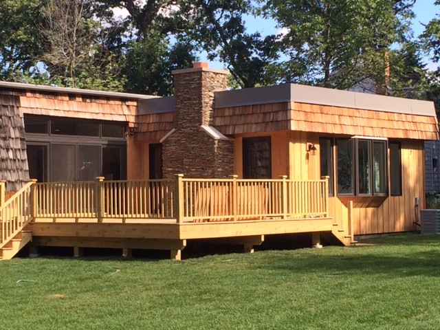 Example of a mid-sized mountain style backyard deck design in Chicago with no cover