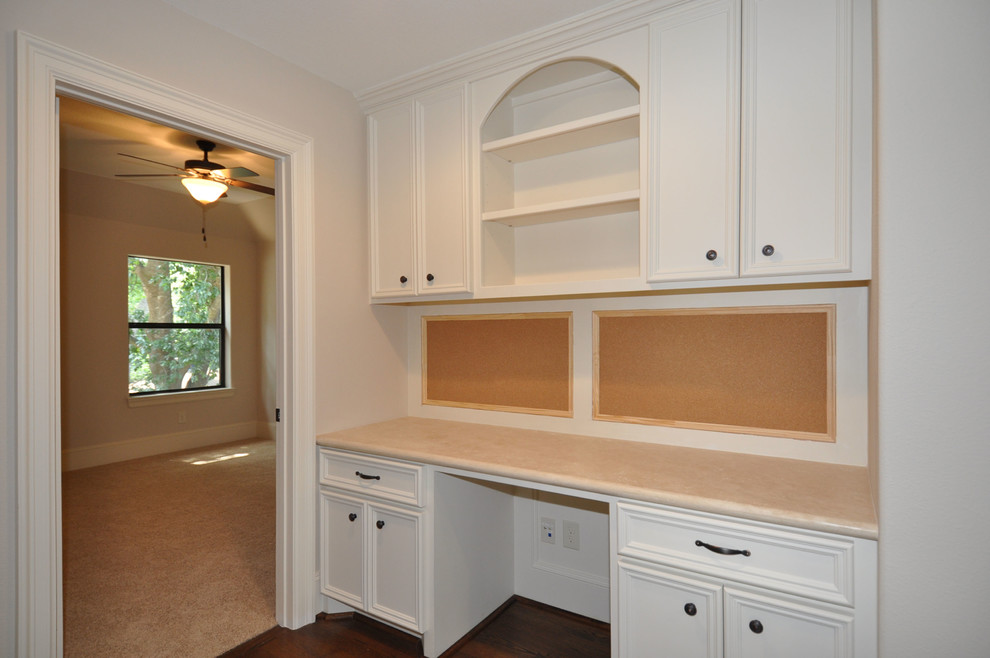 Inspiration for a transitional home design remodel in Houston