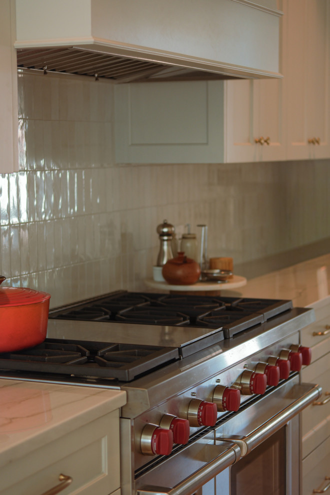 Kitchen - kitchen idea in Austin
