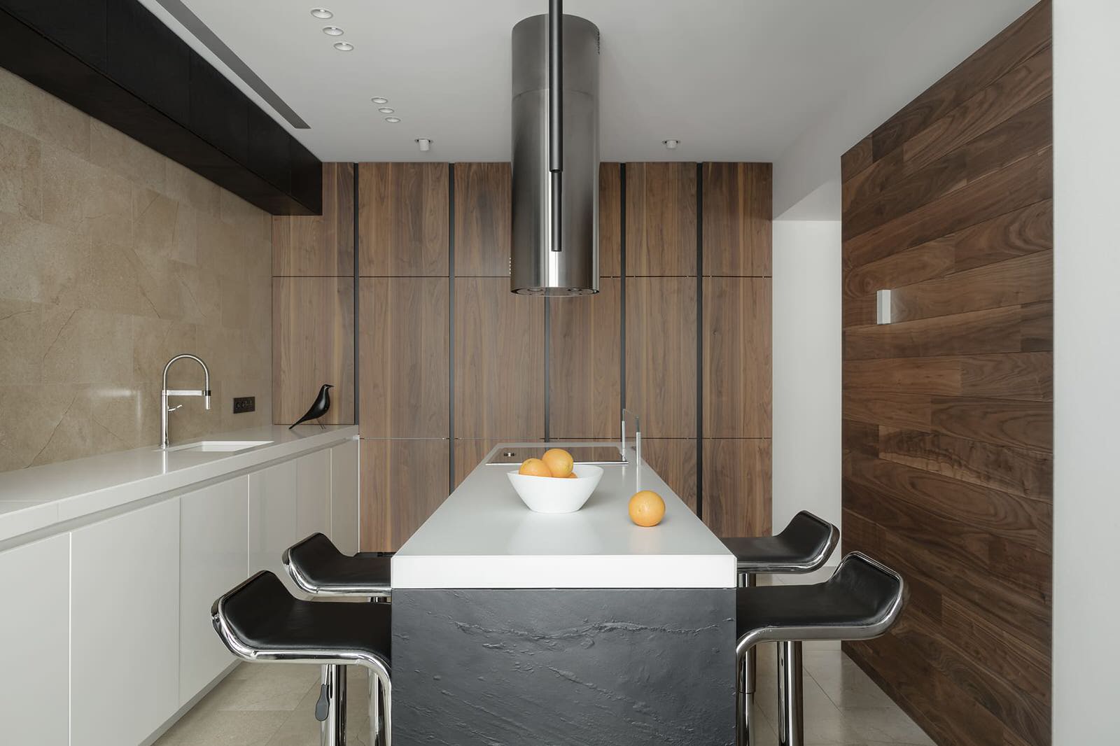 Обзор современной квартиры 170 квм. Полы без плинтуса. Двери в потолок.