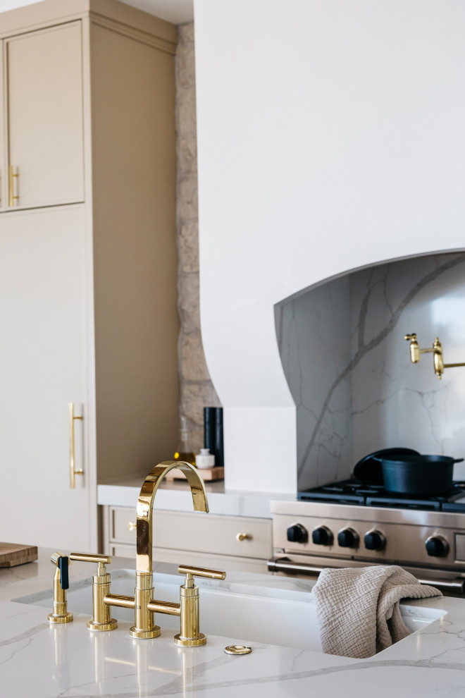 Inspiration for a transitional home design remodel in Phoenix