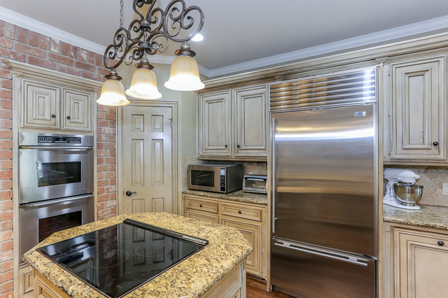 Grogan's Point Traditional traditional-kitchen