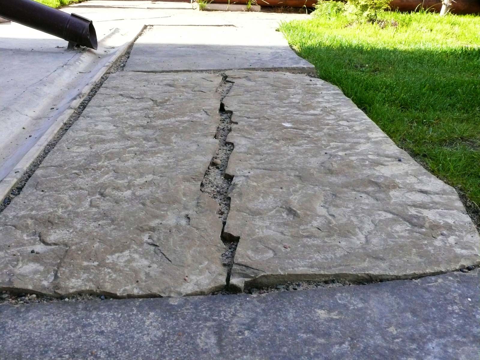 Каменные площадки и дорожки