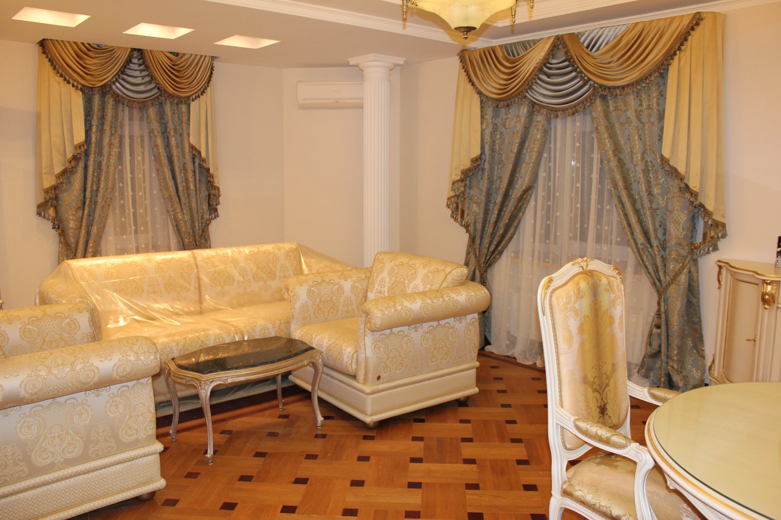 Гостинная с ламбрекенами