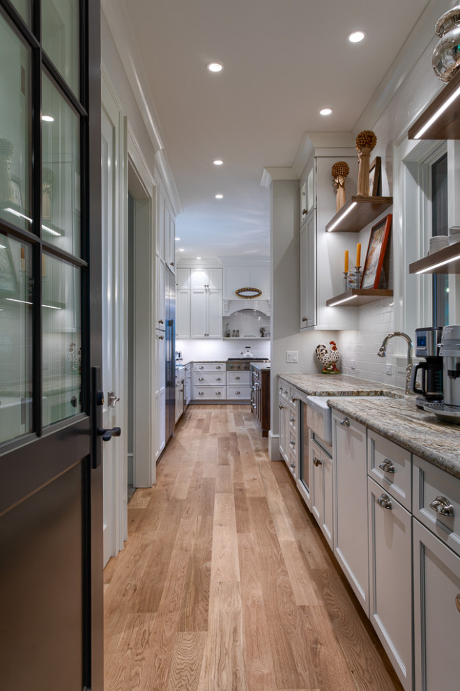 Kitchen - transitional kitchen idea