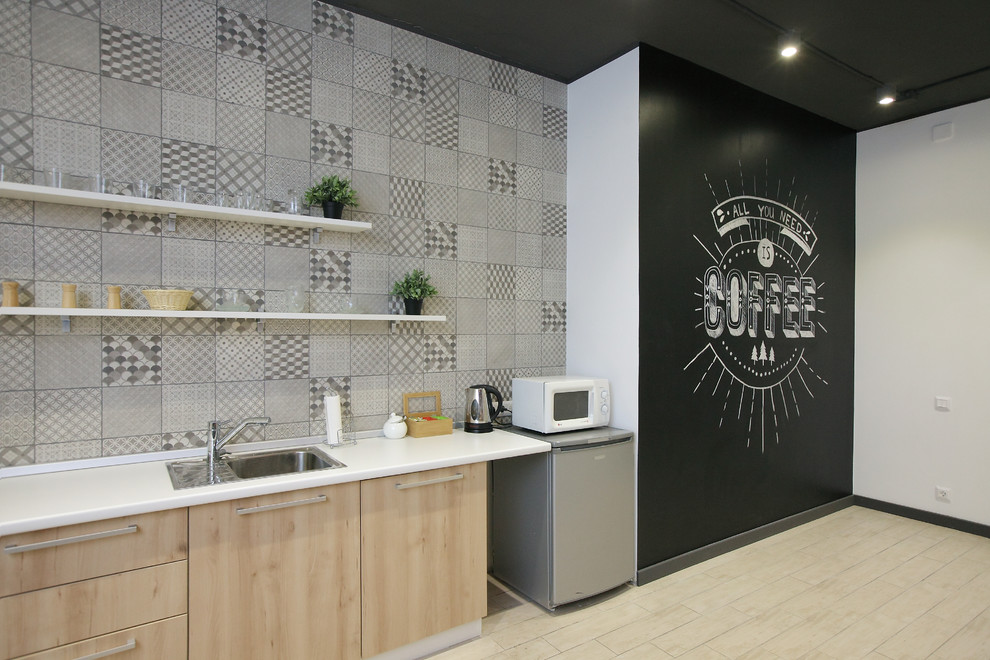 Кухня в стиле лофт с яркими акцентами