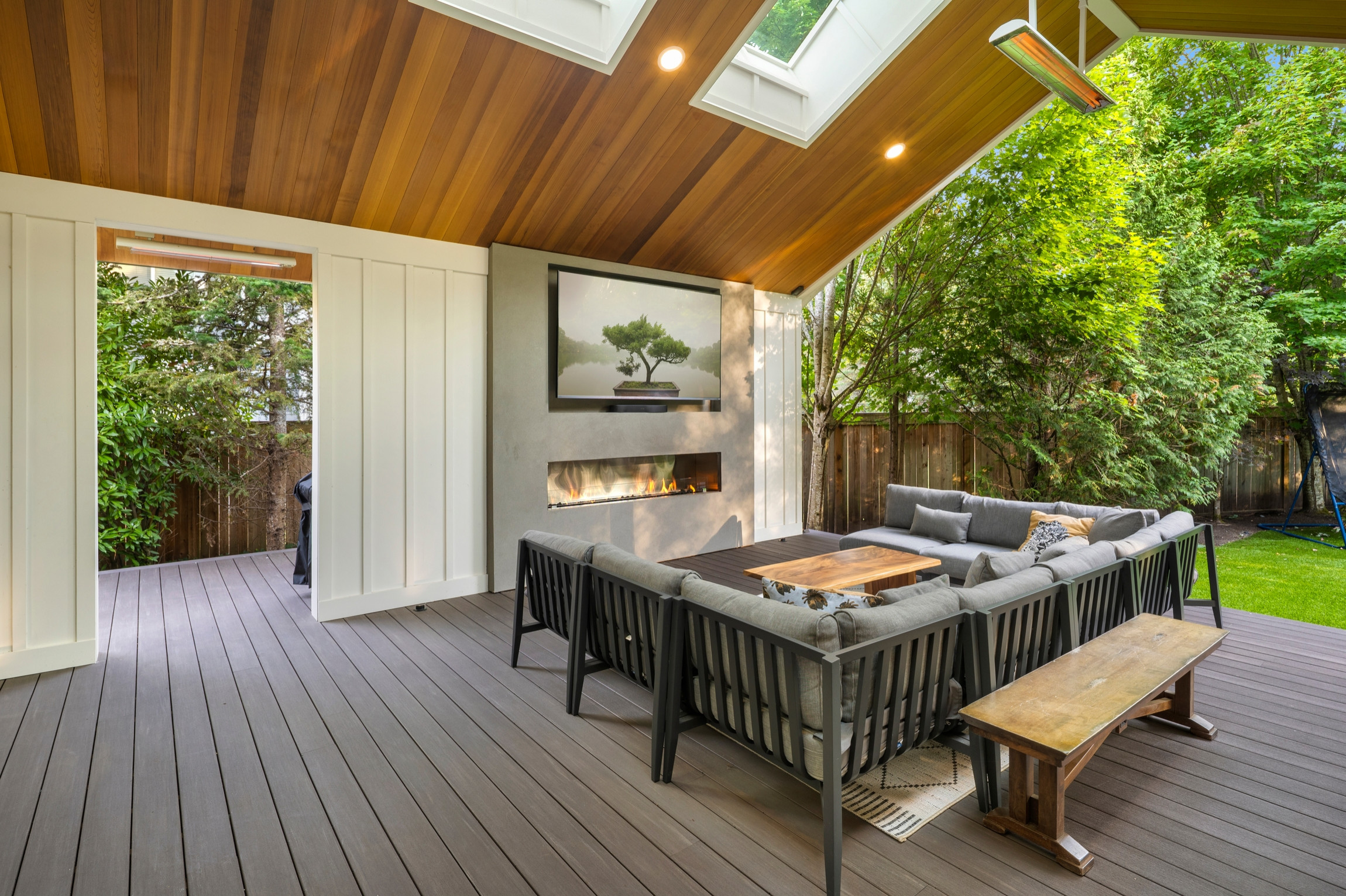 Sammamish Contemporary Outdoor Living