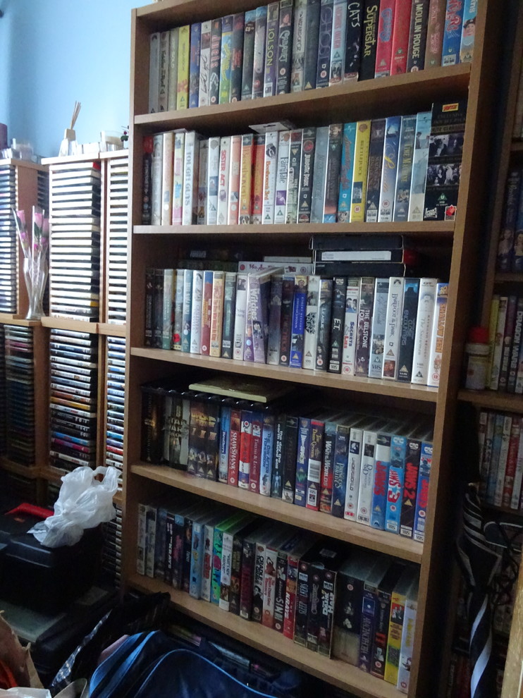 small bedroom decluttering