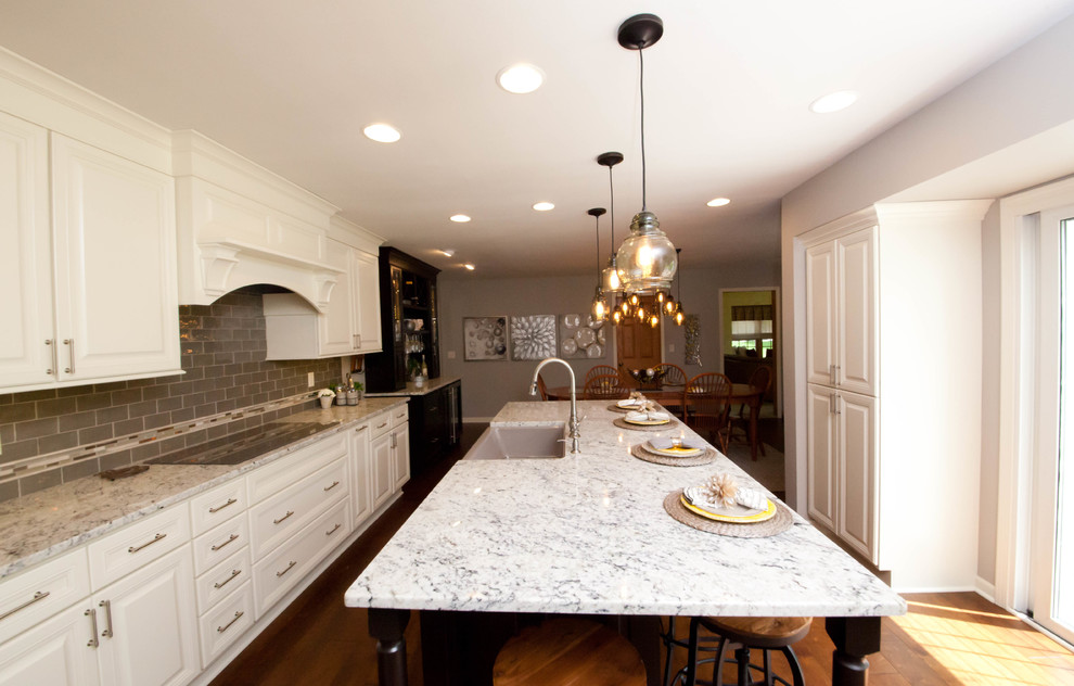 Kitchen - kitchen idea in Milwaukee