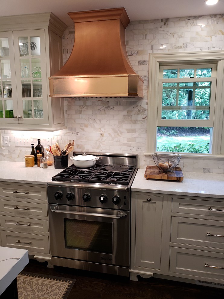 Example of a transitional kitchen design in Cedar Rapids