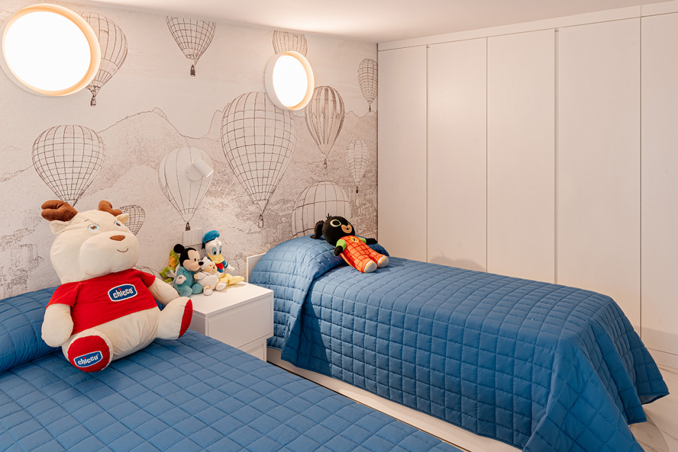 Inredning av ett modernt pojkrum kombinerat med sovrum och för 4-10-åringar