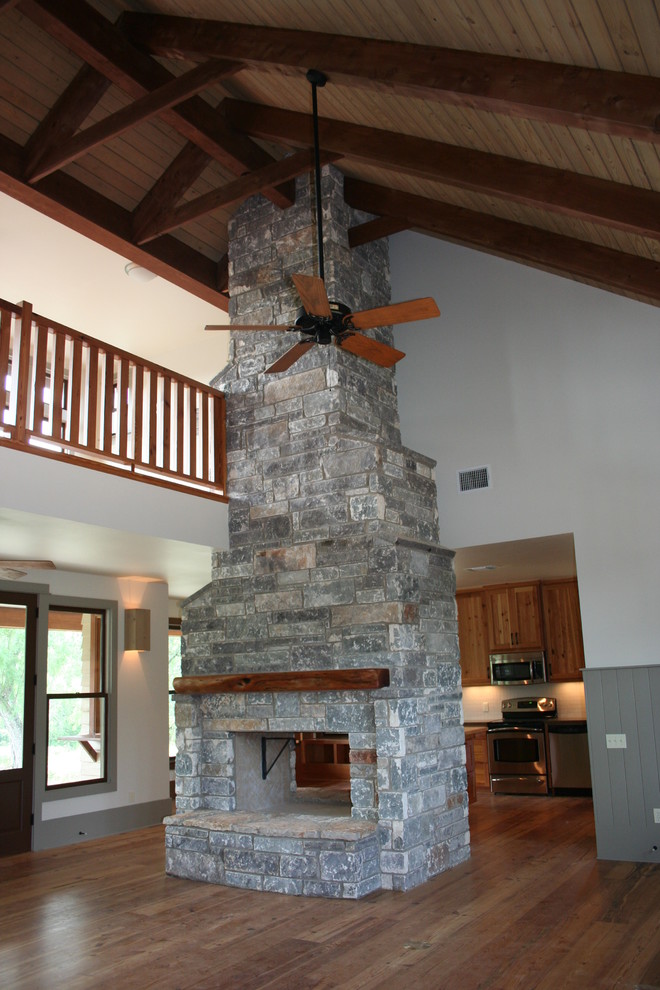 Mountain style home design photo in Austin