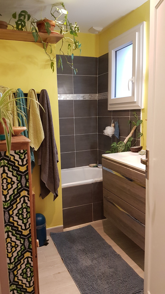 Relooking d'une salle de bain : ambiance exotique et tonique