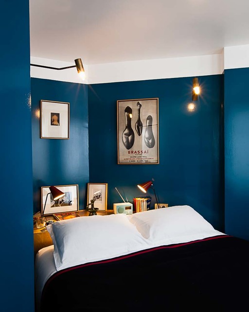 Dormitorios modernos: Atrévete con el Classic Blue en el cabecero 4