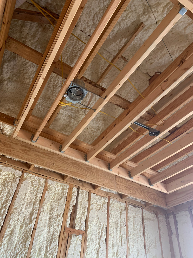 Transitional home design photo in Austin
