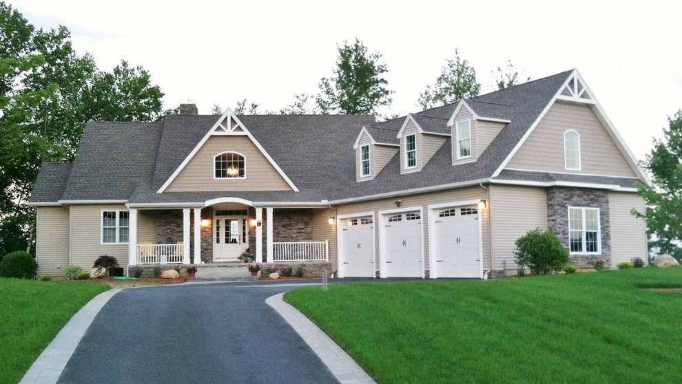 Design ideas for an arts and crafts exterior in Charlotte.