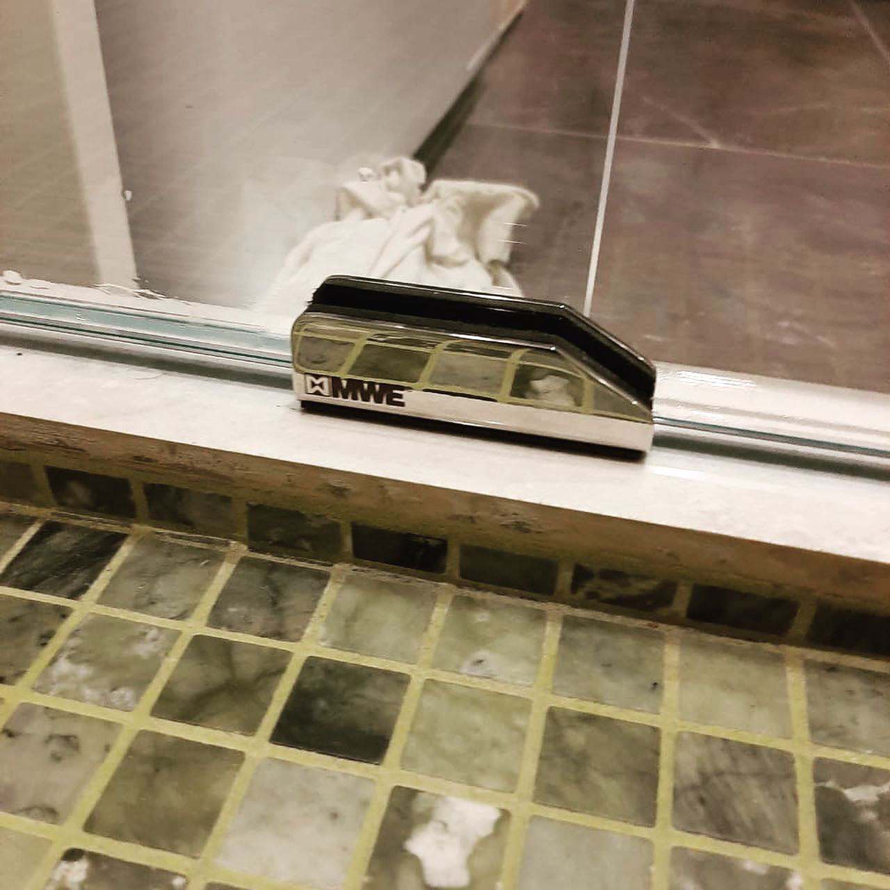 Раздвижная душевая перегородка из стекла Claro от MWE Германия