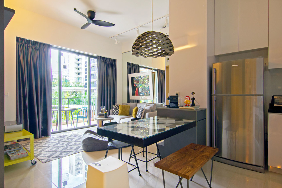 Example of an eclectic home design design in Singapore