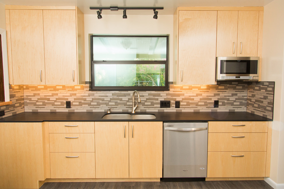 Kitchen - kitchen idea in Miami