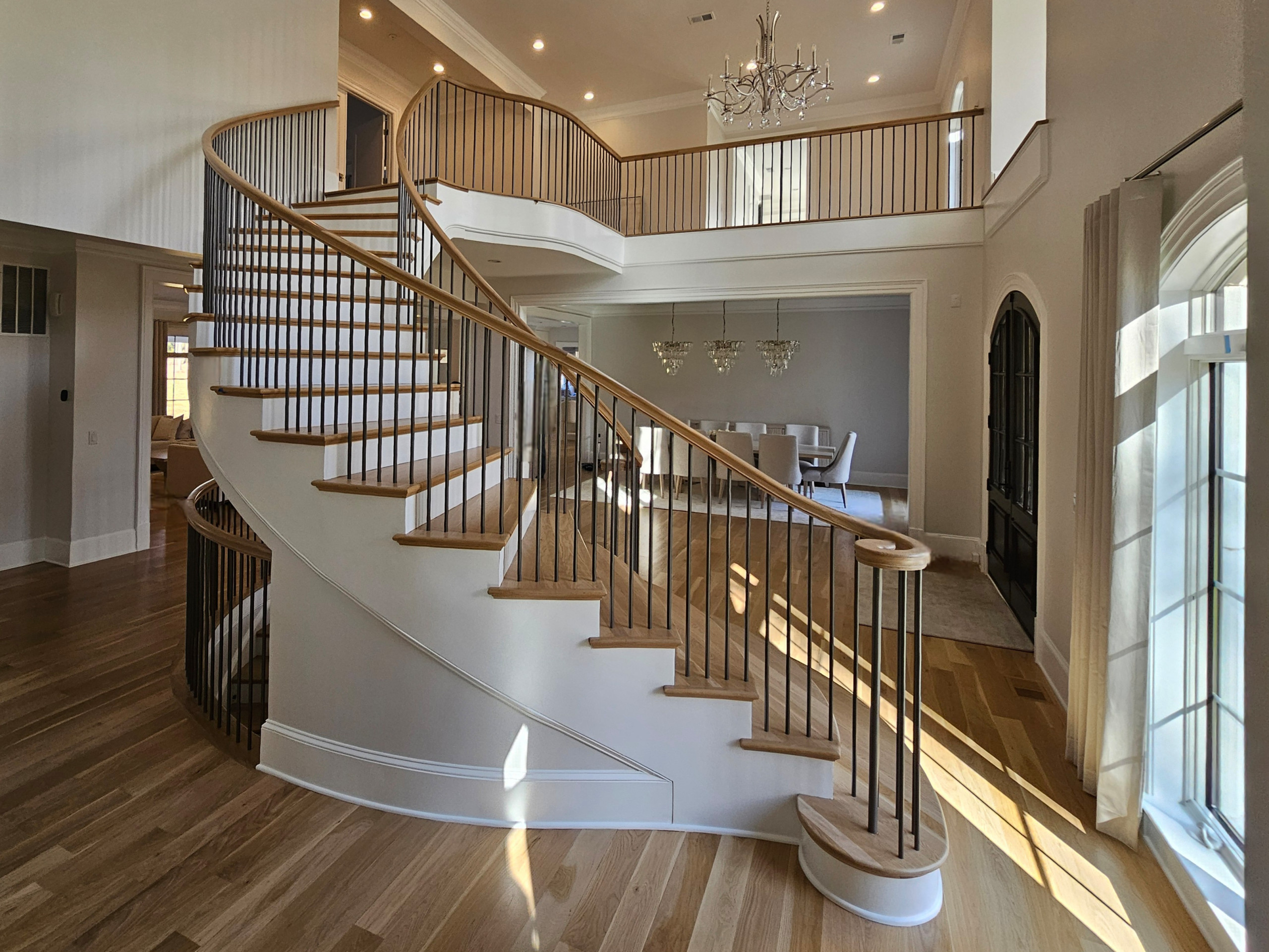 116_Elegant & Eye-catching Curved Staircase, Leesburg VA 20175