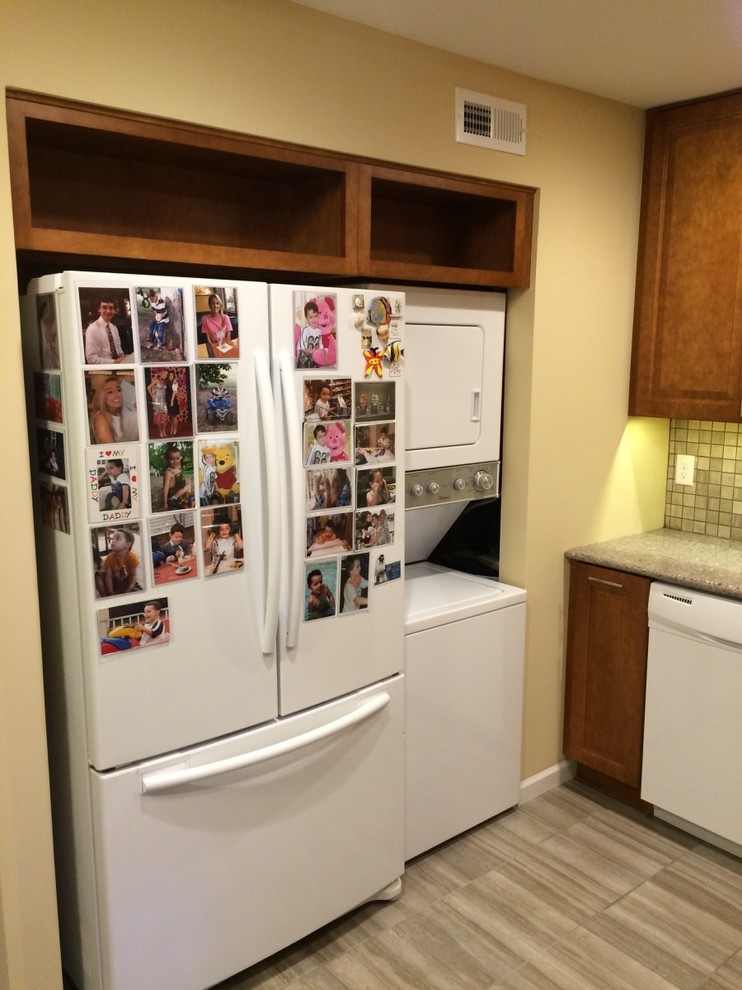 Inspiration for a contemporary kitchen remodel in St Louis
