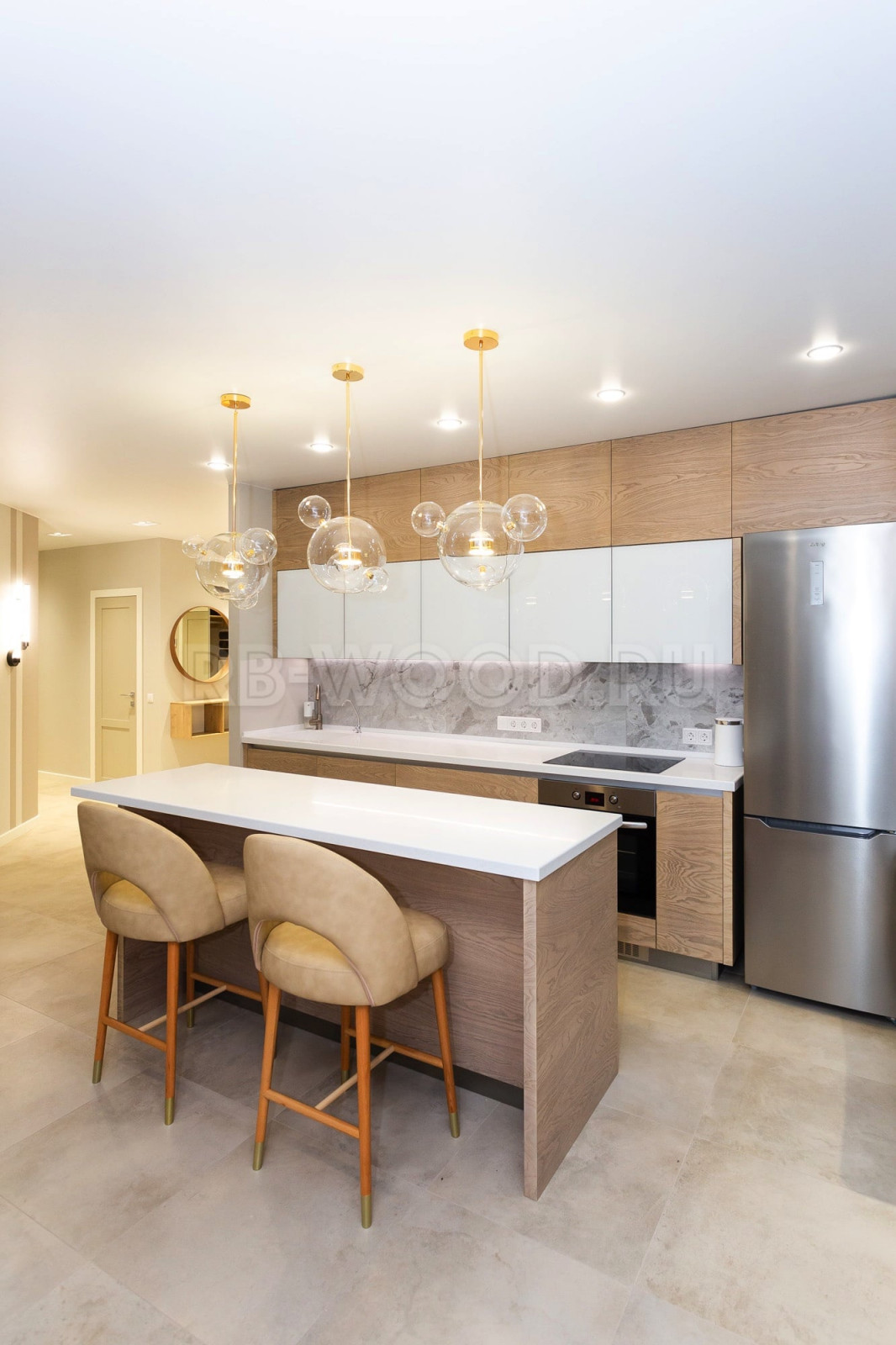 Островная кухня в квартире студии