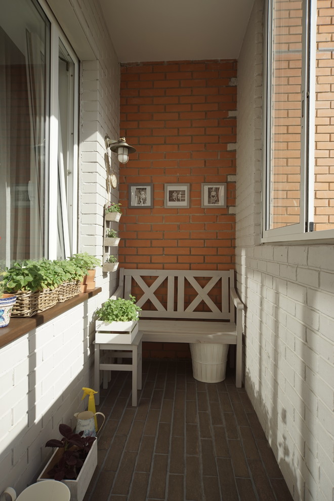 Inspiration for a mid-sized country balcony in Moscow.