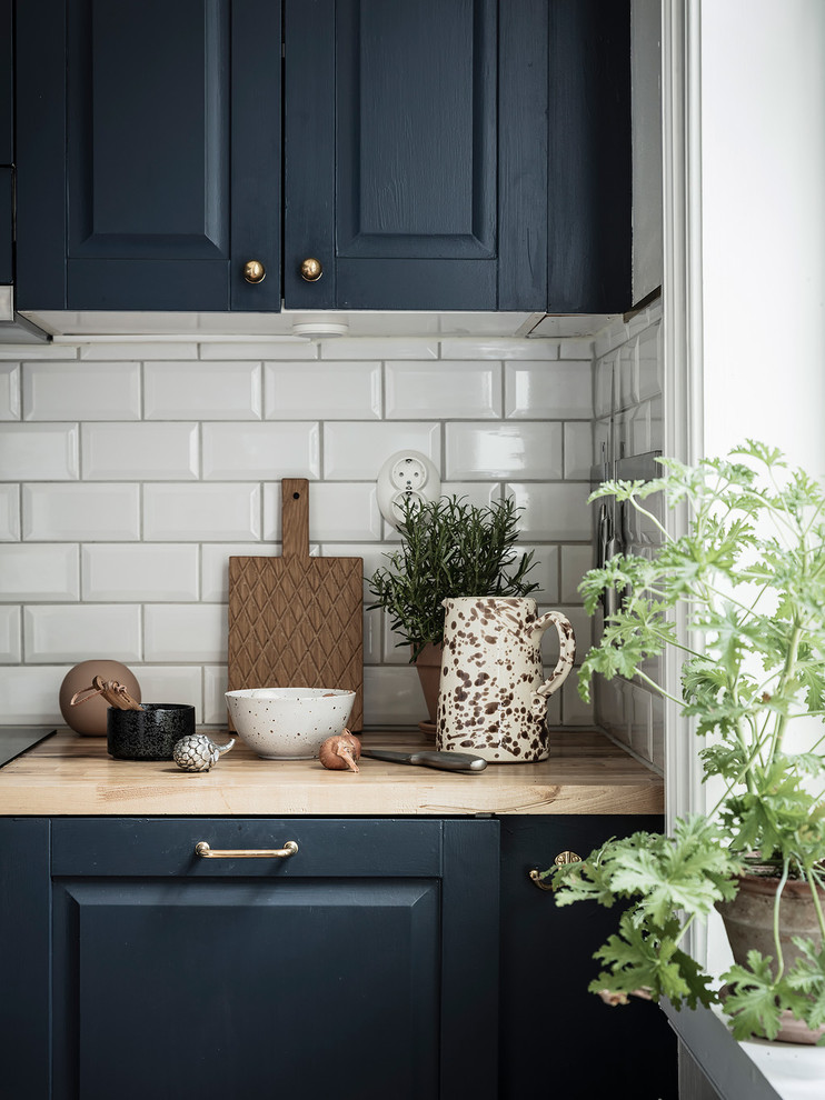 This is an example of a scandinavian kitchen in Gothenburg.