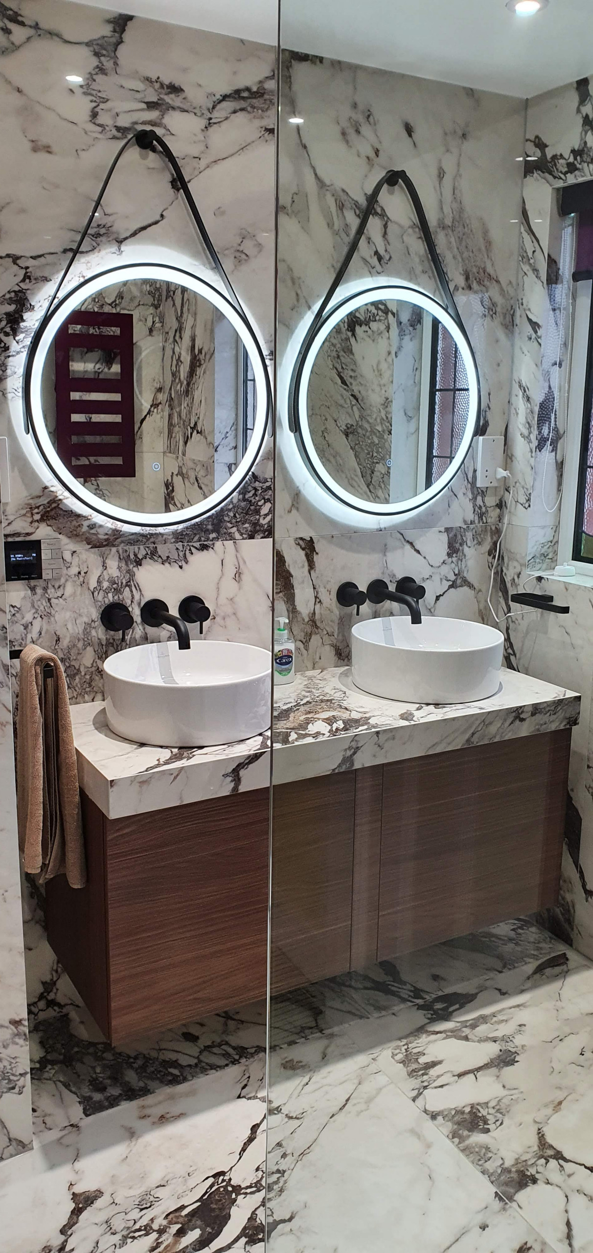 Bathroom with large format tiles