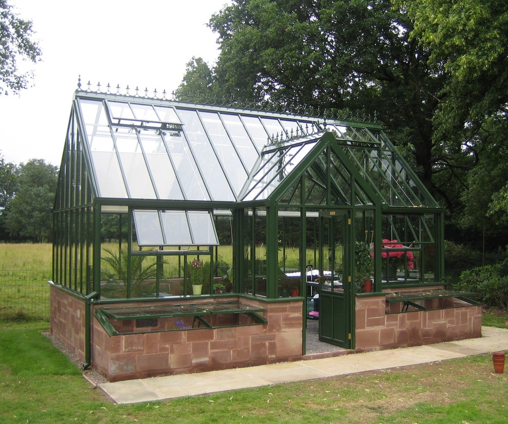 Inspiration for a traditional detached greenhouse in Boston.