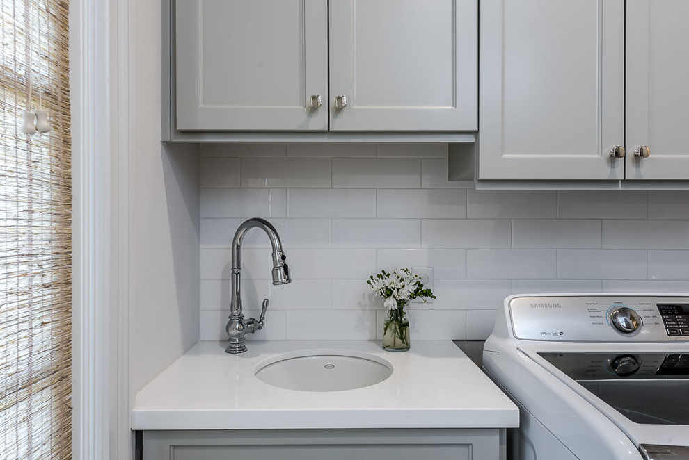 Transitional home design photo in Austin