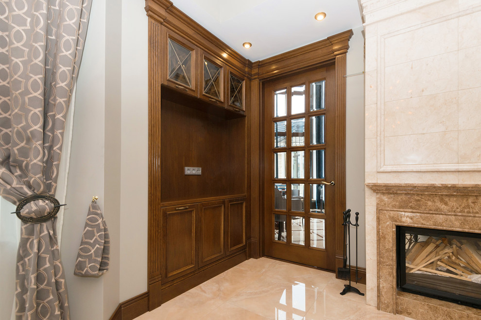 Мебель предметы интерьера в загородном доме.